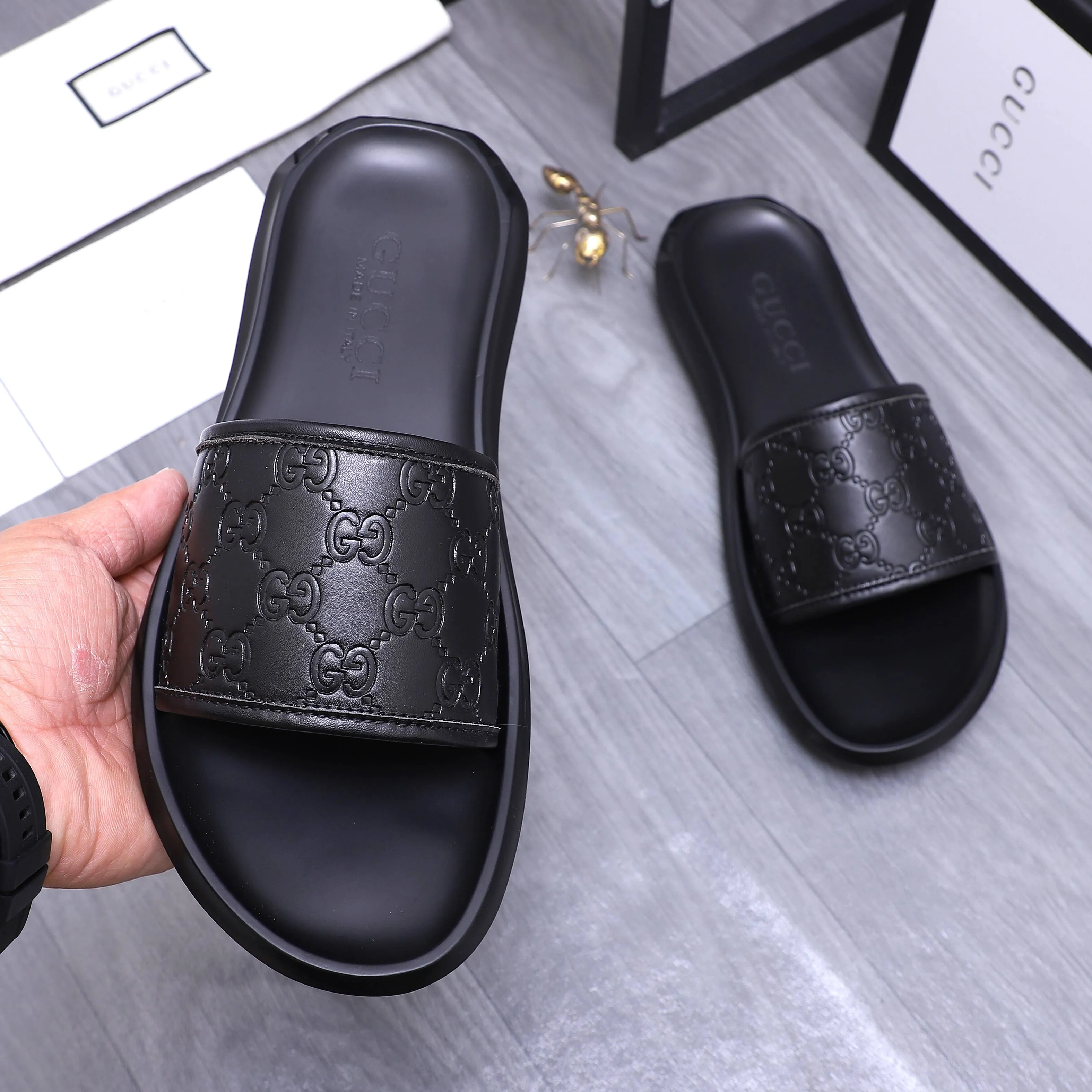 Men's shoes 💰280 Product trademark: GUCCI "Gucci" slippers Regular size: 38-44 (45.46 custom-made, non-returnable) Product materials: Selected embossed cowhide upper, instep imitation leather lining, original outsole